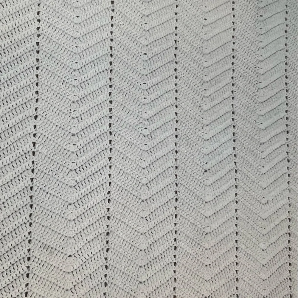 Hand Crocheted Ivory Chevron Pattern Afghan.‎